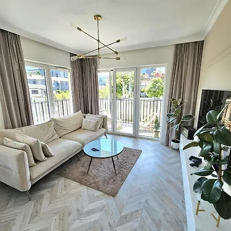 Central Park Apartament 50m2 - Parking, Ac, Netflix * Lodz
