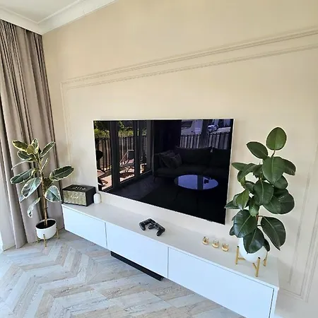 Central Park Apartament 50m2 - Parking, Ac, Netflix Lodz