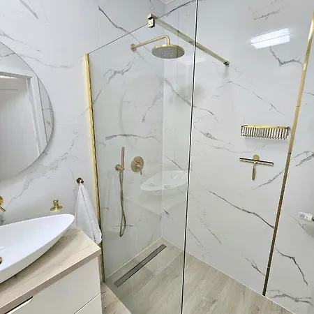Central Park Apartament 50m2 - Parking, Ac, Netflix * Lodz