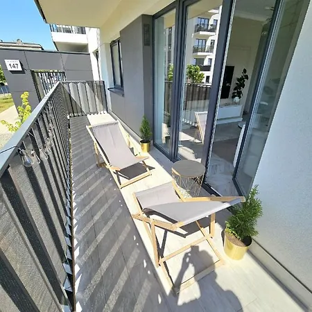Central Park Apartament 50m2 - Parking, Ac, Netflix Apartment Lodz